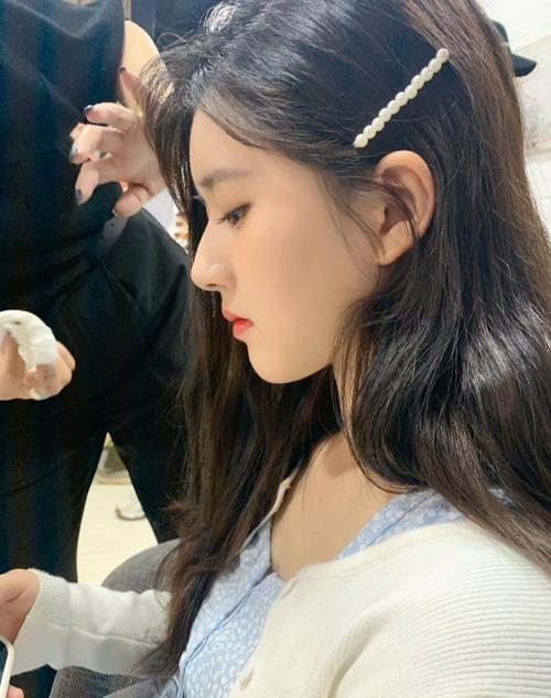 赵露思侧脸跟她也太像了吧!