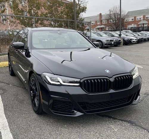 号称"黑武士",新款宝马5系全黑涂装,比e级,a6运动,可惜买不起!