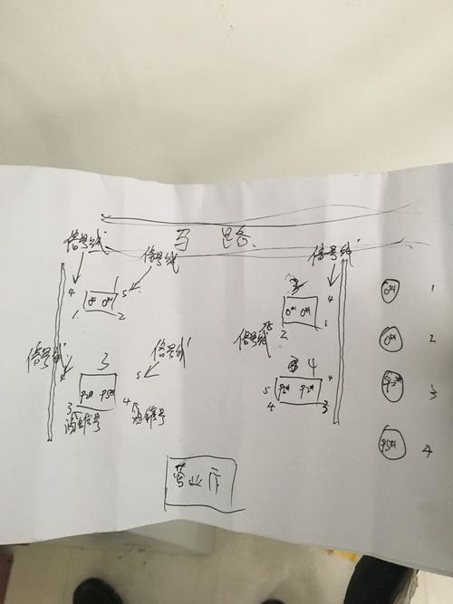 这个是控制加油站潜油泵 加油抢控制电路 我看我师傅接的 对我看来一