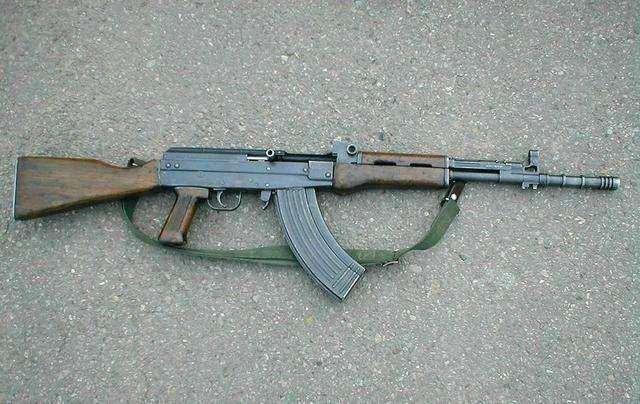 81式突击步枪: 本想作为过渡, 一不小心成经典