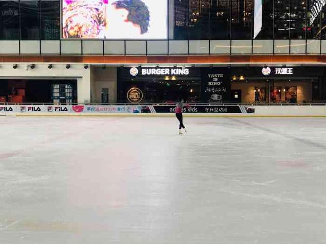 冰纷万象滑冰场-"自从万象汇开业,淄博有了溜冰的地方.至今.