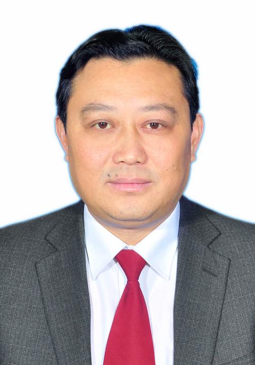 石邦华,男,苗族,1962年6月出生,贵州岑巩县人,1986年4月加入中国共产