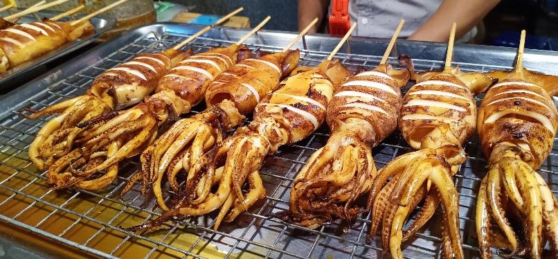 夜市烤特大鱿鱼