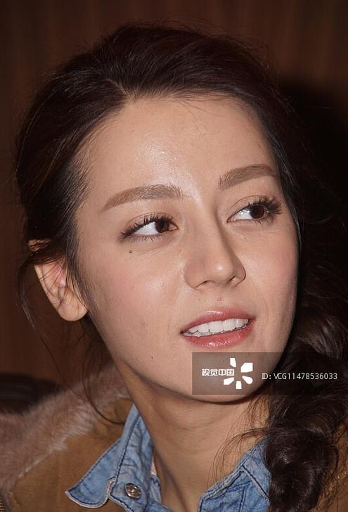 高清镜头下的迪丽热巴皮肤太差,简直像换了张脸!