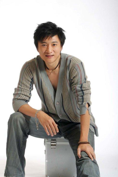 韩青《戴着面具跳舞》 与聂远一争高低