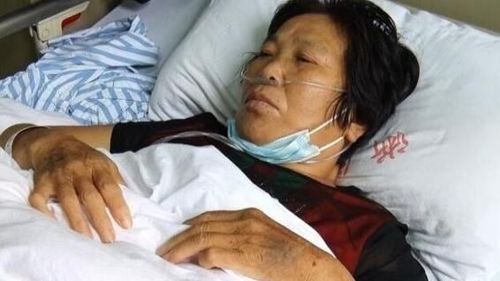 妈妈生病住院前夫送来一张卡查完余额我一点也高兴不起来