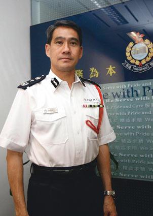 作为首名曾在飞虎队服役并成功擢升处长的警官,他被香港媒体誉为"飞虎