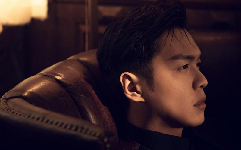 电脑壁纸 明星 大陆明星 文质彬彬西装男神张若昀帅气写真