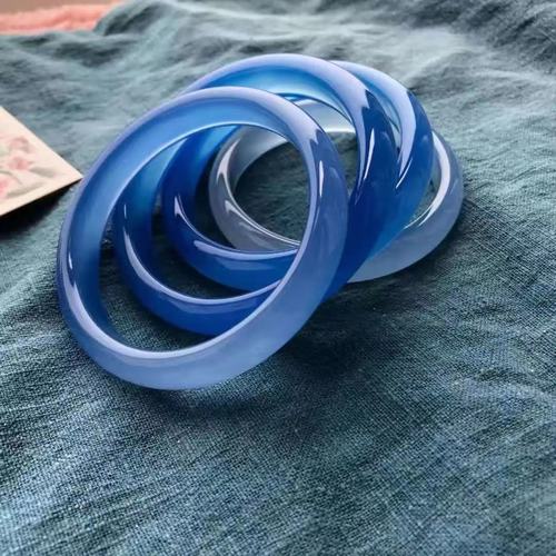 冰透土耳其色蓝玉髓手镯中宽蓝色妖姬玛瑙玉镯批发时尚秀气