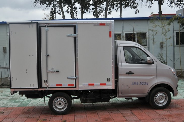 长安汽车跨越王x1厢式封闭微型小货车性能配置图片介绍