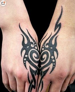 幸福情侣手上个性纹身图腾图片