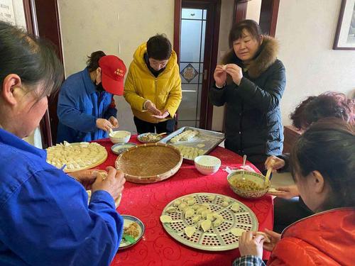 "冬至时节包饺子,温暖社区老人心"——北火巷社区开展