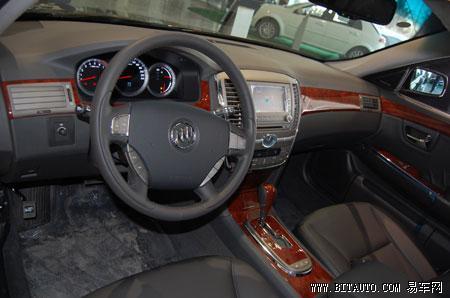 易车 > 正文  外观上,08款别克君越改进了尾灯造型,由原来的透明式