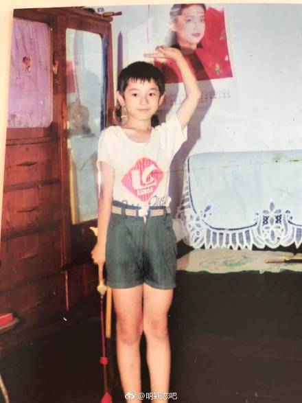 黄晓明童年照曝光 被赵薇女儿赞"世界最帅的男人"