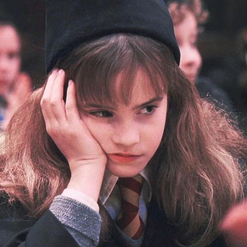 赫敏格兰杰小时候壁纸