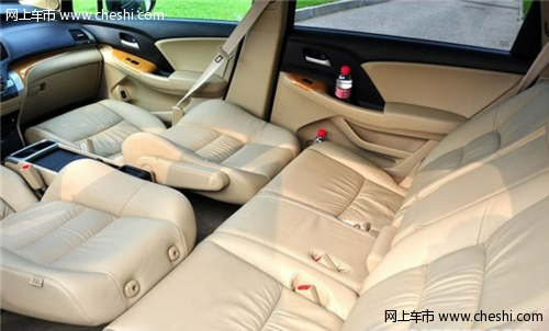与上代车型一样,新奥德赛仍然采用"2 3 2"的座椅布局.