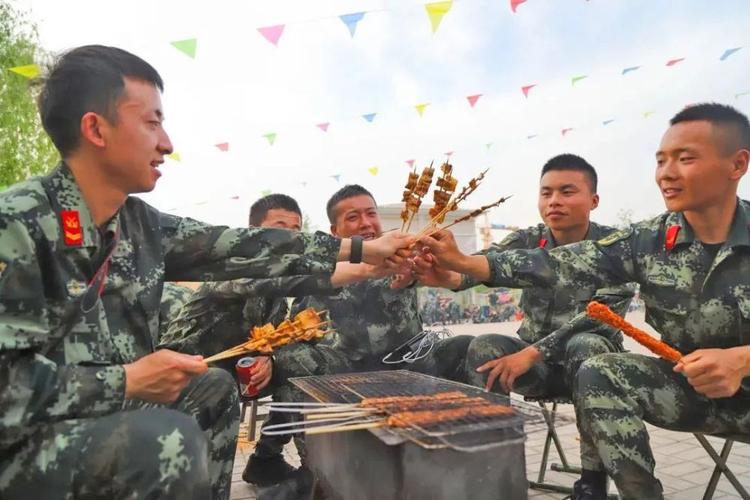 欢迎光临军营美食节小编带你一起逛吃逛吃