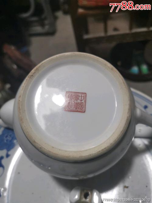 稀有中国景德镇精品六字款山水壶