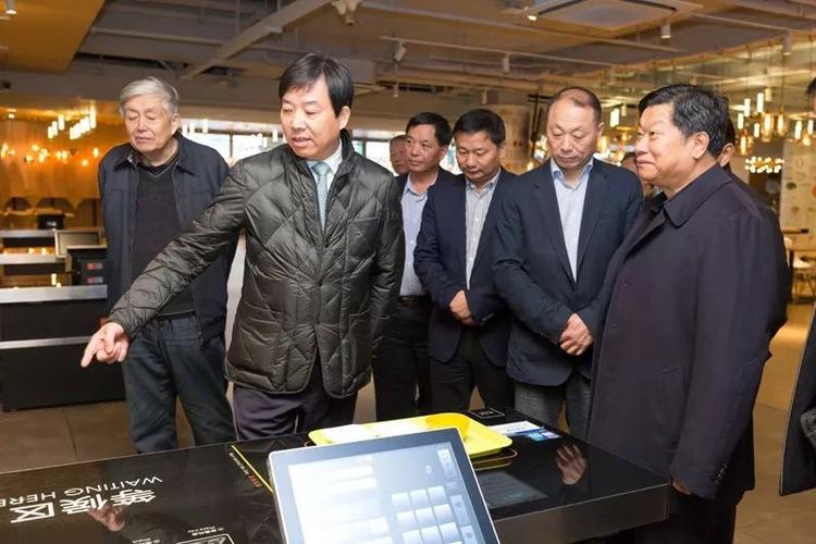 亚厦控股董事局主席丁欣欣,亚厦股份董事张杏娟,江河建设董事长袁伟