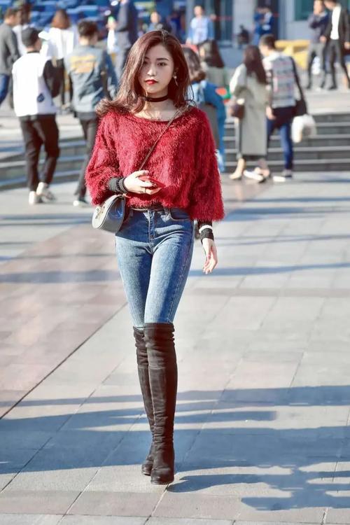 街拍过膝长靴怎么穿,小姐姐示范p出一米大长腿