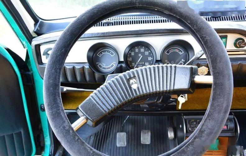 当年的东欧四大破之一罗马尼亚达契亚1310轿车