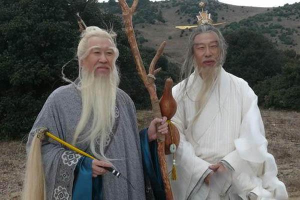 太上老君的两个童子为啥会有狐狸精的母亲呢?