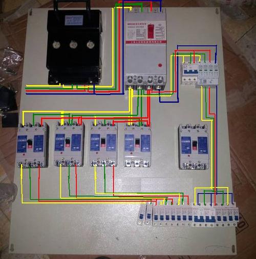 这个住配电箱怎么接线好看,浪涌保护器应该放在那里