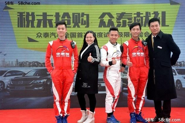 衡阳福海众泰工作人员和华家班表演团队合影