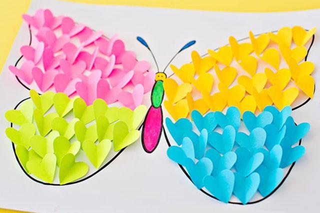 小班拼贴画用心形彩纸制作蝴蝶步骤图解