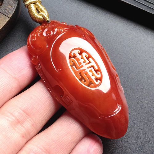 糯冰种红翡巧雕仿古龙凤牌挂件翡翠