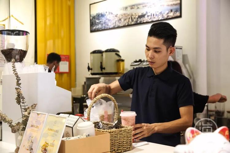 产品的要求很高,不仅有品鉴会,还有专门的培训机构培训出专业的调茶师