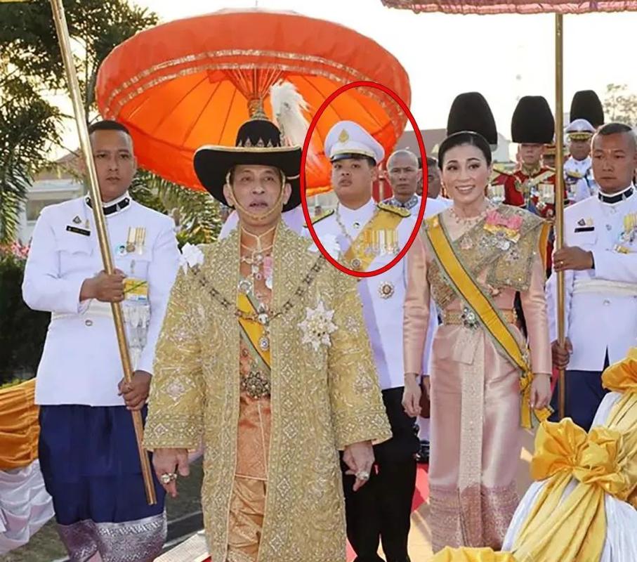 泰国小王子年满15岁母亲是绝色王妃他却完美继承了父亲那边的颜值