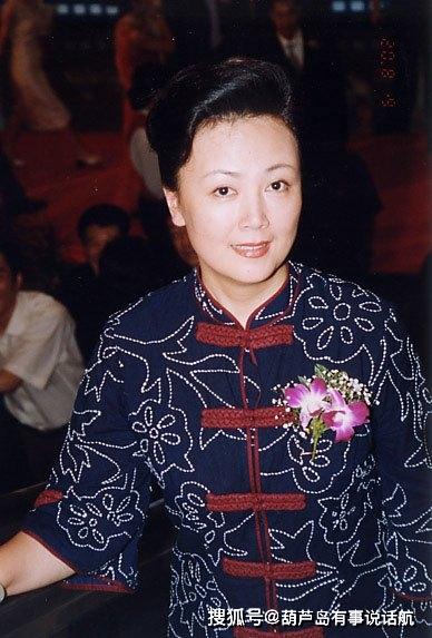 原创演员赵静近照,误打误撞进入文艺团,粉丝成为老公,相爱四十年
