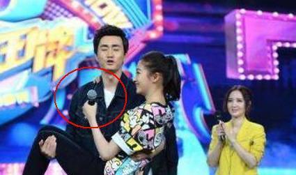 同是被公主抱, 赵丽颖获赞关晓彤相反, 但范冰冰最享受抱异性?