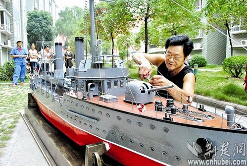 武昌下岗职工打造手工中山舰将赴中山展览图