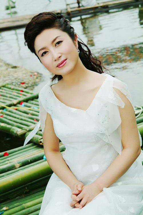 资料图片:著名歌唱家刘媛媛写真 17