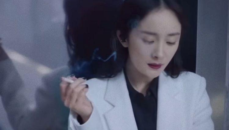 杨幂金发造型新鲜出炉,连续八年登上elle封面,不愧是时尚女王