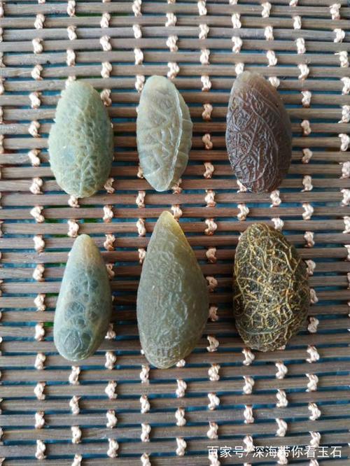 谁也分不清,筯脉石的神奇到底是离红尘太远,还是彼此太过痴迷.