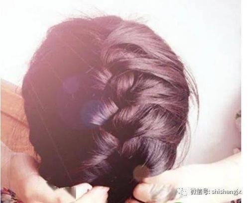2款女生辫子发型扎法教程,或复古或清新,尽显淑女气质