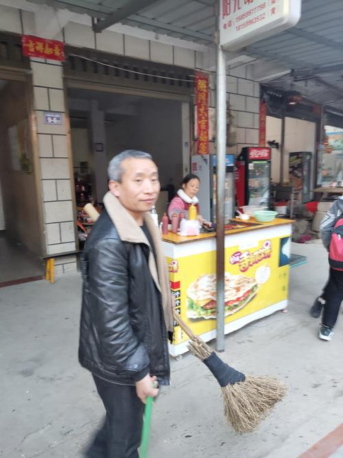 石陂中学"清洁石陂街道,美化我家园"党员志愿者活动