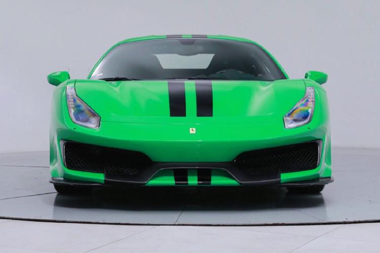 赛车化的设计 奢华的运动气场 法拉利488 pista 绿色涂装很拉风