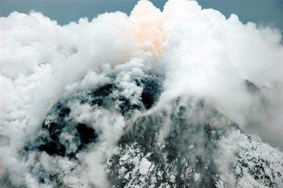 里道特火山1990年喷发时的情景