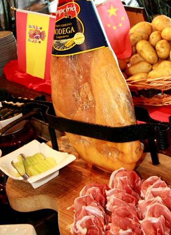&nbsp;&nbsp;&nbsp; &nbsp;&nbsp;&nbsp; 西班牙人把火腿叫做"哈蒙"