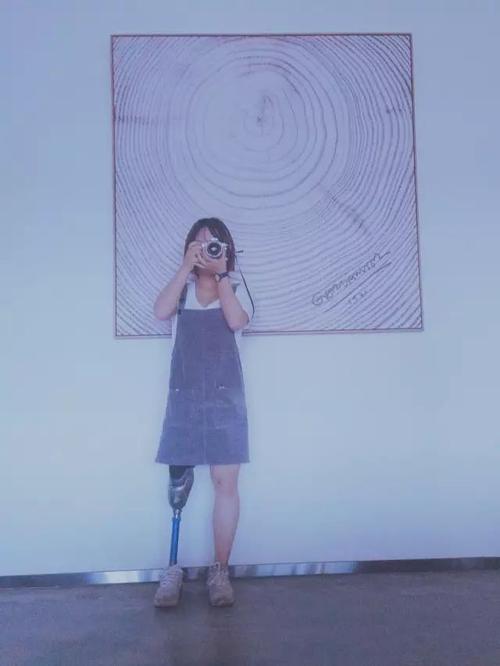 95后最酷独腿女孩,露假肢穿短裙,健身攀岩!