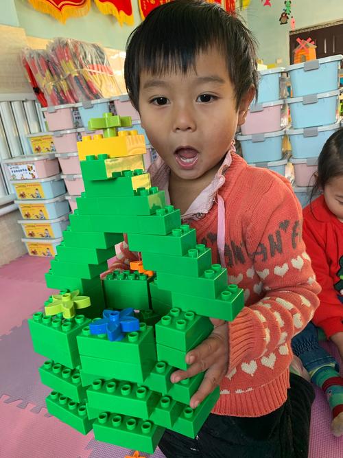 文化大院幼儿园中二班的乐高课《小红帽》