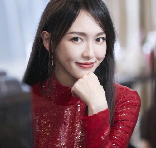 唐嫣出席valentino 2021春夏时装秀云看秀活动,气质