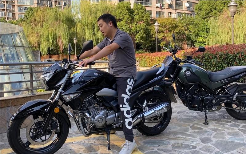 7年前的豪爵铃木gw250如今骑起来依然平顺 不愧为一代