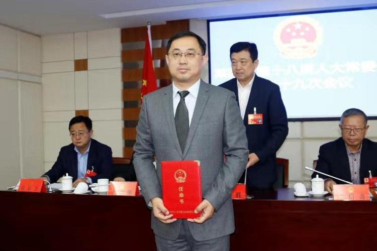 王清源为莱西市政府代市长王东岳徐一冰为莱西市政府副市长