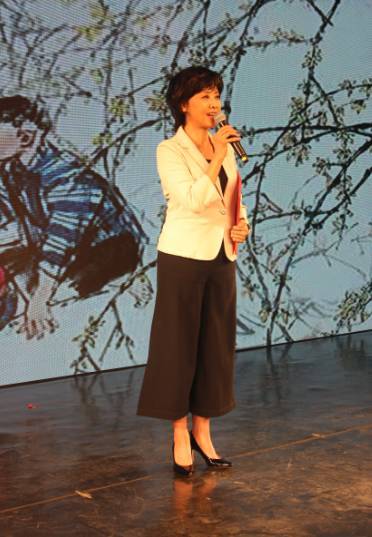 表演者:王睿婕 韩子钰 尹佳瑜 刘云萱 朗诵:四季读书歌 表演者:朱琳