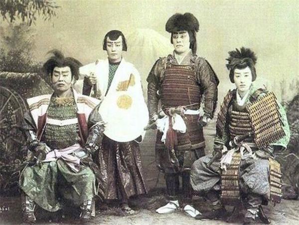 古代日本人究竟有多矮?百年前的武士照片曝光,个头有些不忍直视